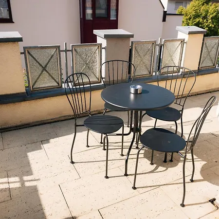 Grosse Galerie-wohnung Für 7 Gäste - Airport Messe Stuttgart - Balkon - Parkplatz Apartment