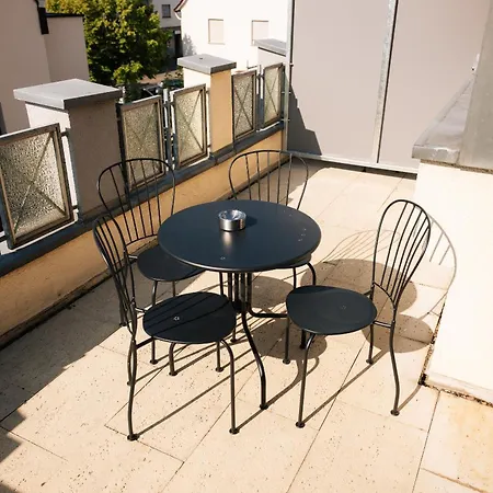 Grosse Galerie-wohnung Für 7 Gäste - Airport Messe Stuttgart - Balkon - Parkplatz *