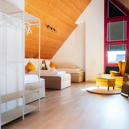 Grosse Galerie-wohnung Für 7 Gäste - Airport Messe Stuttgart - Balkon - Parkplatz * Filderstadt
