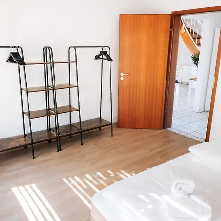 Grosse Galerie-wohnung Für 7 Gäste - Airport Messe Stuttgart - Balkon - Parkplatz Apartment Filderstadt
